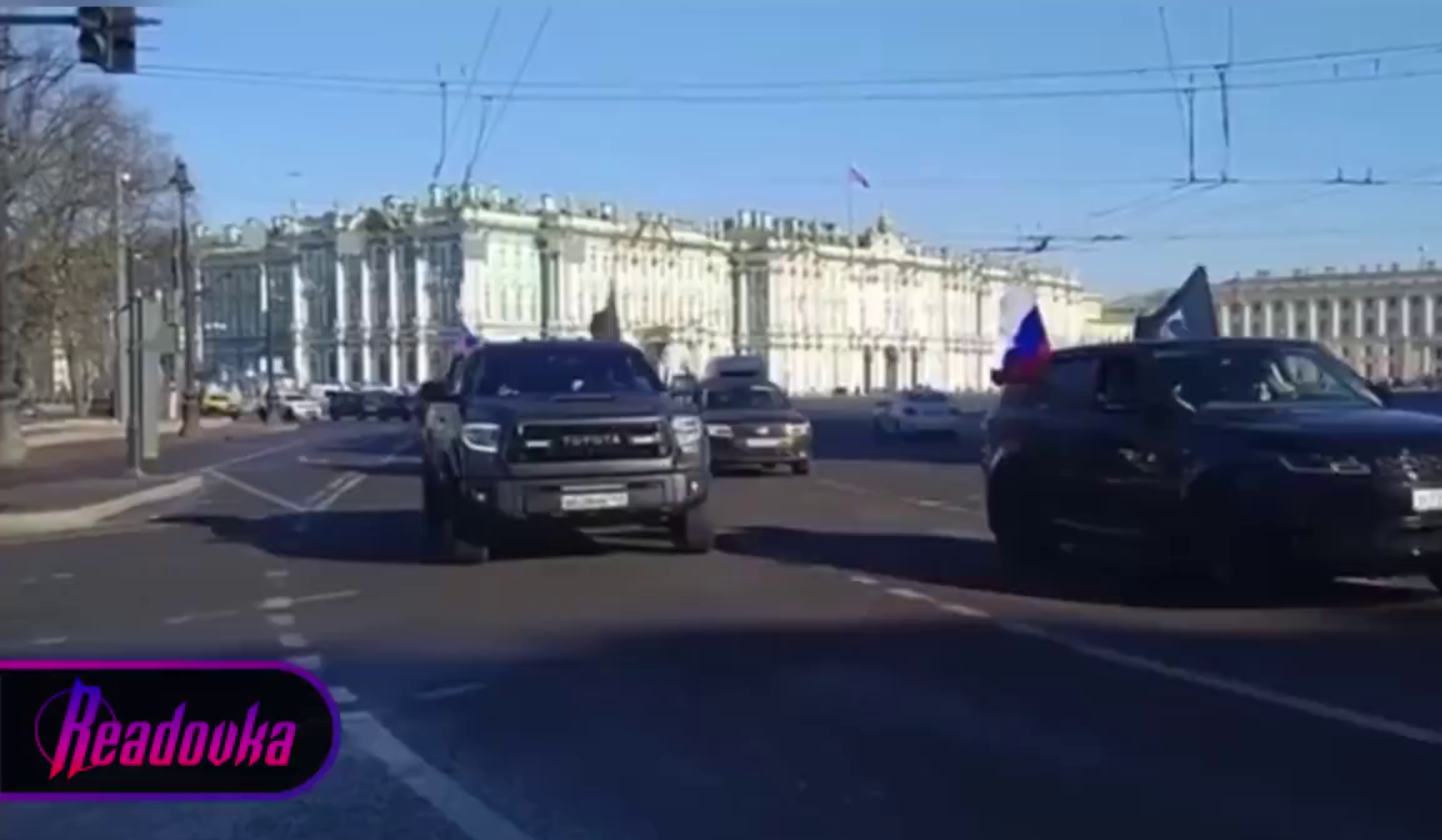 Сегодня по всей России проходят массовые автопробеги с флагами РФ в поддержку военной спецоперации на Украине
