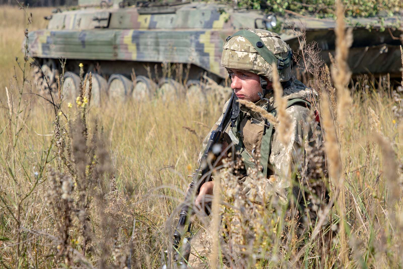 Украинские военные блокируют гуманитарные грузы для населения