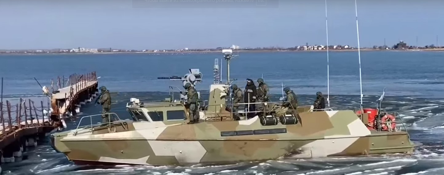 Российские боевые корабли причаливают к порту под Бердянском