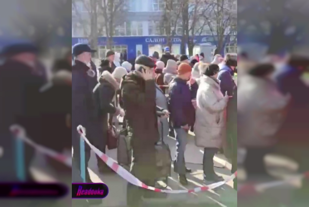 Жители Белгорода часами стоят в очереди за сахаром