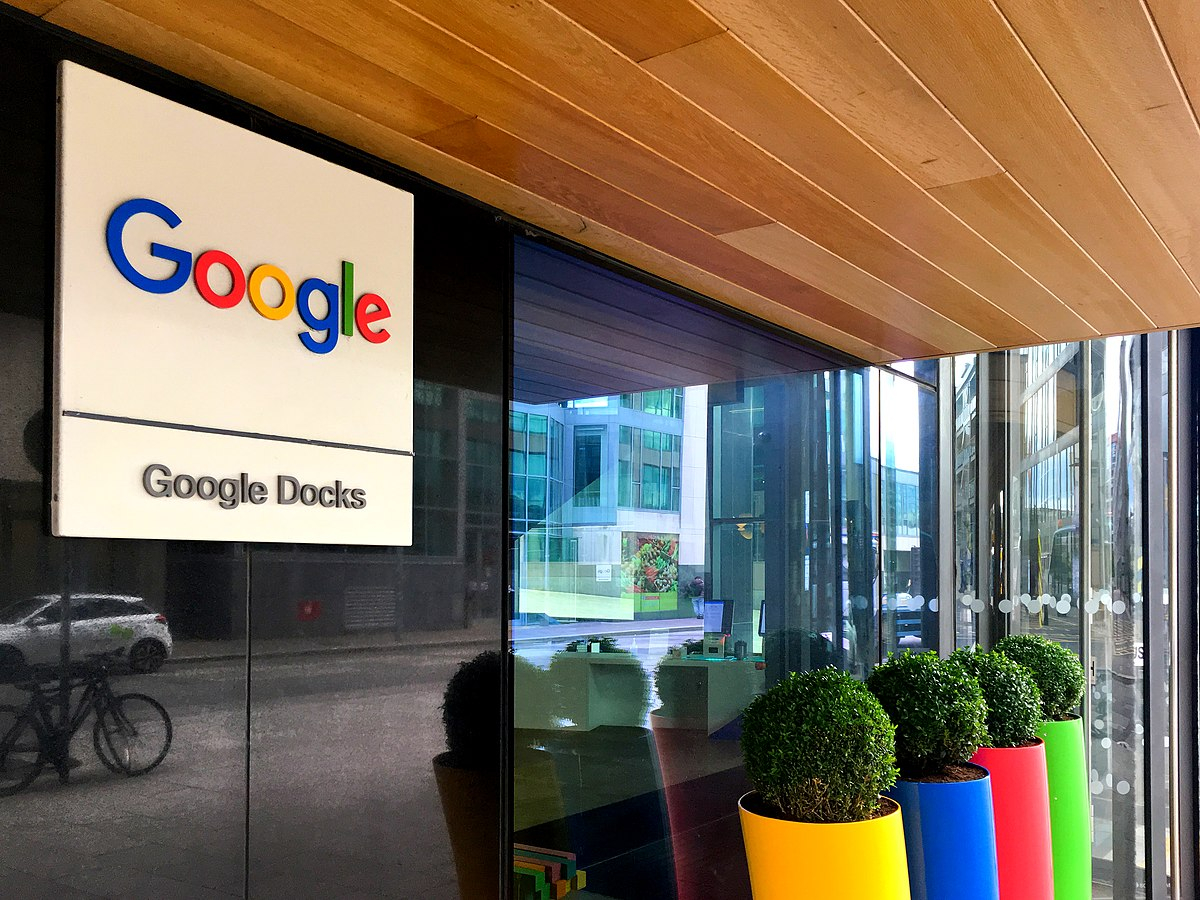 Роскомнадзор призвал Google незамедлительно прекратить ограничения на YouTube в отношении российских СМИ и ресурсов