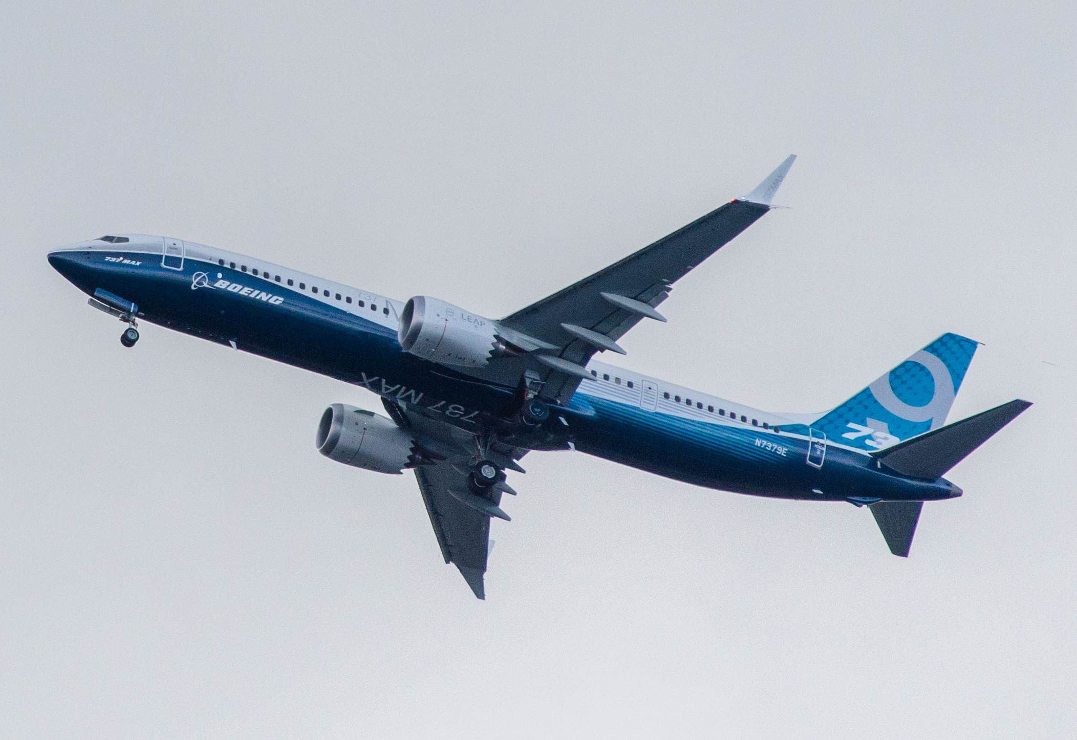 Пассажирский самолет Boeing 737 упал на юге Китая
