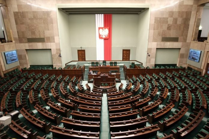 Польша хочет ввести дополнительные налоги для компаний, продолжающих работать в России