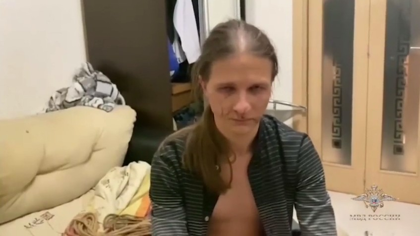Появилось видео допроса молодого человека, который облил кислотой свою бывшую девушку и ее сожителя