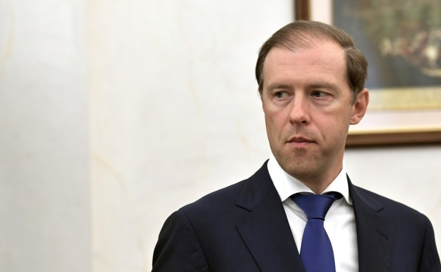 Денис Мантуров: объединенная авиастроительная корпорация поставит заказчику два серийных самолета МС-21 до конца этого года