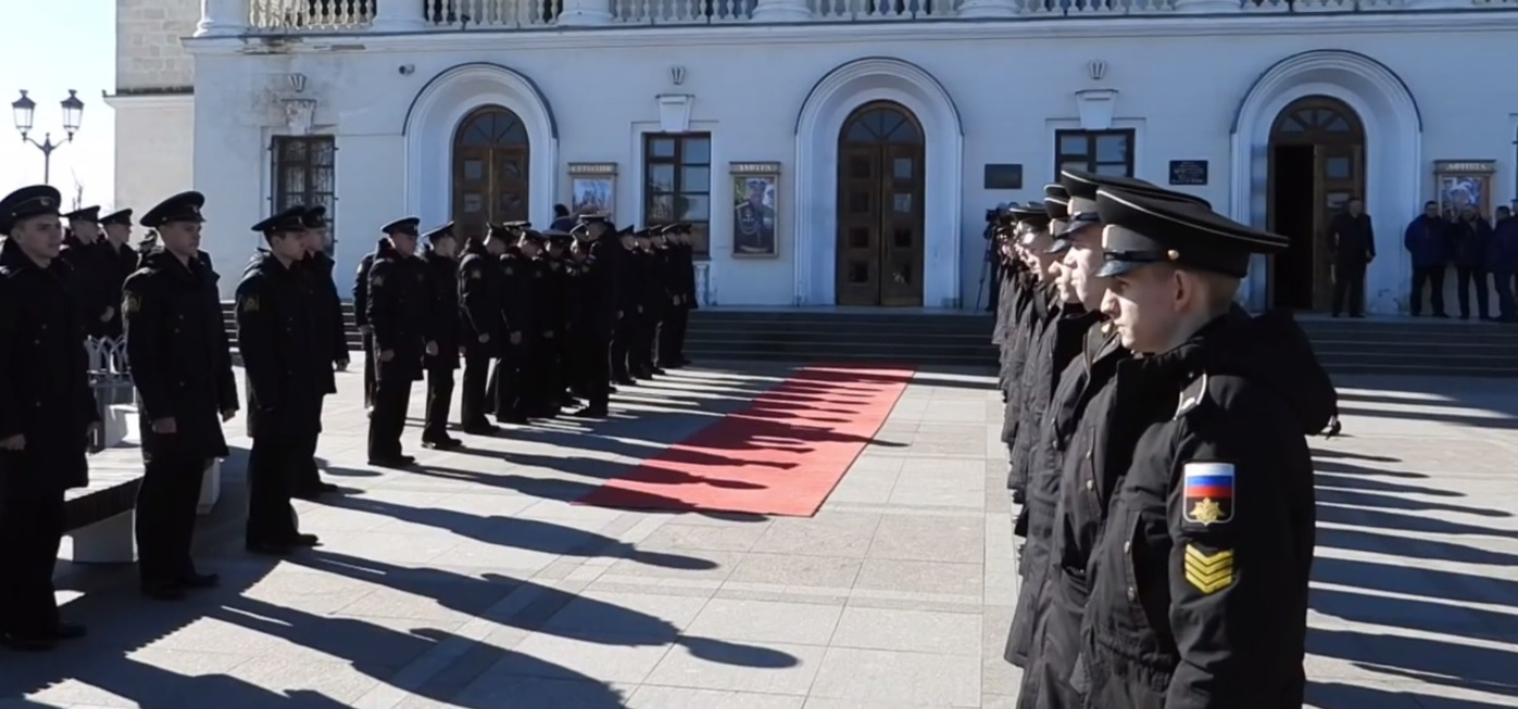 Сотни людей собрались в Севастополе, чтобы проститься с заместителем командующего Черноморским флотом Андреем Палием