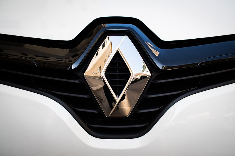 Renault приостановит все операции в России