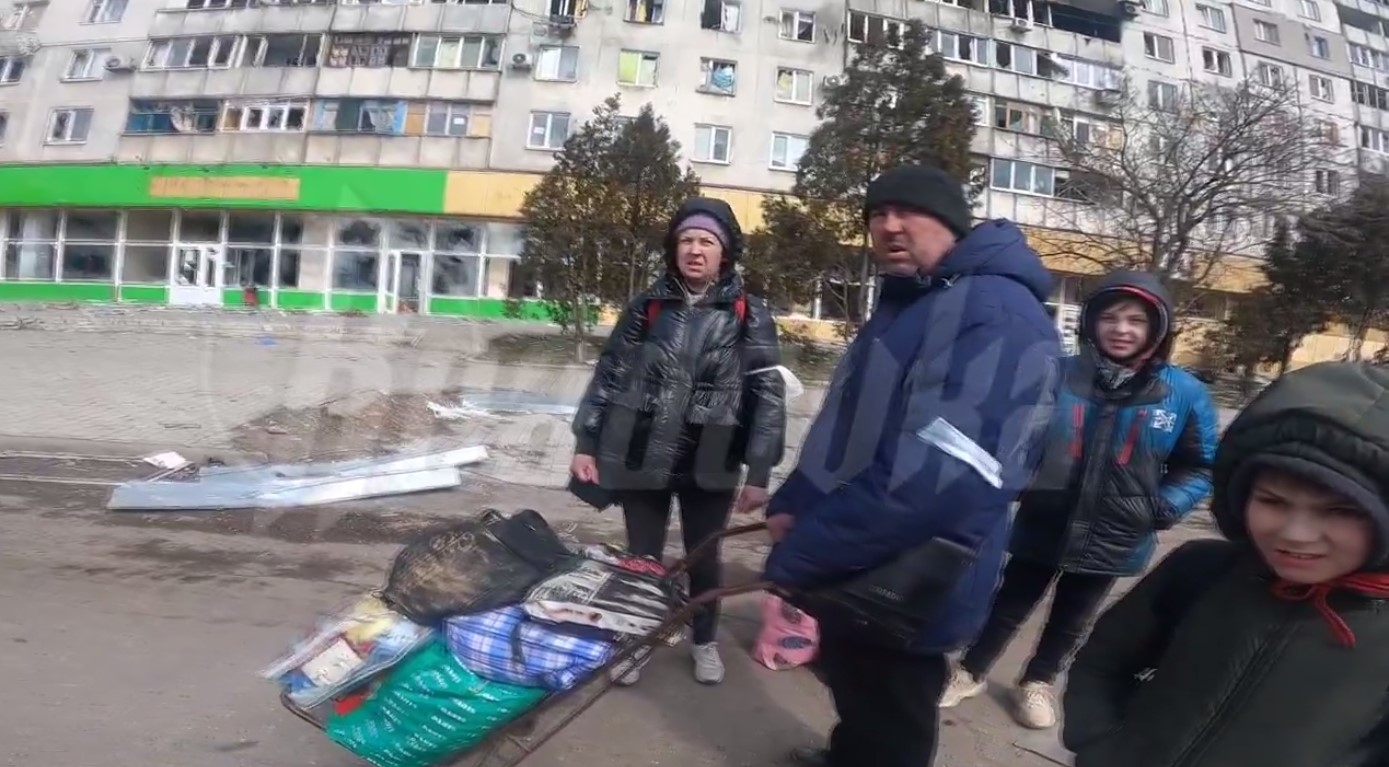 В одной из школ Мариуполя все еще прячутся люди