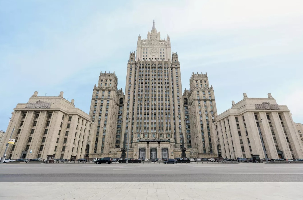МИД РФ: Россия высылает четырех сотрудников посольства Литвы