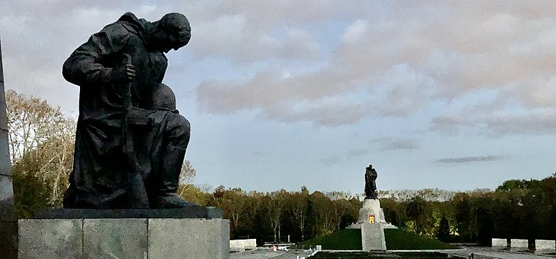 В Берлине неизвестные осквернили мемориалы павшим советским воинам