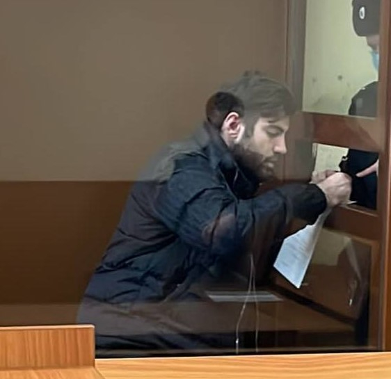 Суд арестовал блогера Запирова по обвинению в мошенничестве
