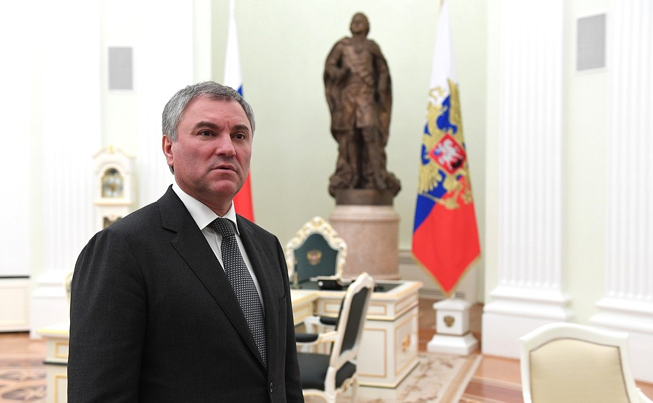 Володин заявил, что все бюджетники, критикующие Россию, должны немедленно покинуть руководящие посты