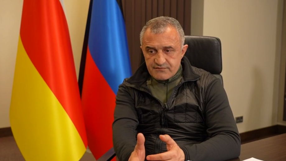Глава Южной Осетии выразил желание провести два референдума
