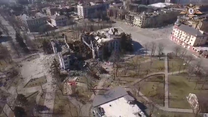 Выживший при взрыве Драмтеатра в Мариуполе рассказал о преступлениях украинских боевиков