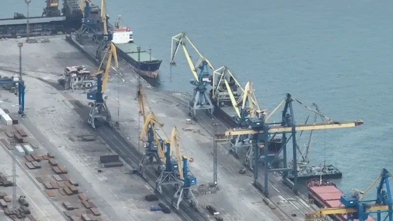 ВС РФ полностью освободили морской порт Мариуполя от боевиков «Азова»