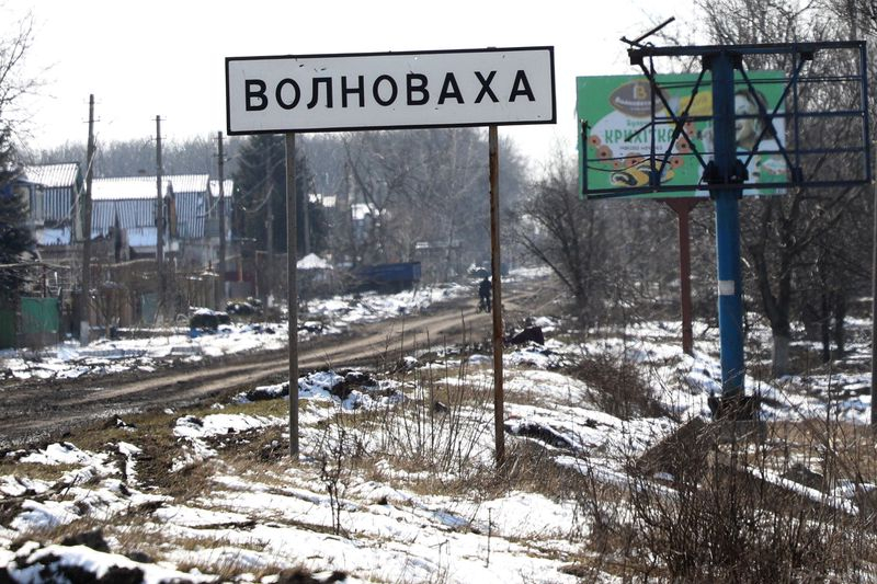В Николо-Васильевском монастыре Волновахского района неонацисты заблокировали более 450 мирных граждан