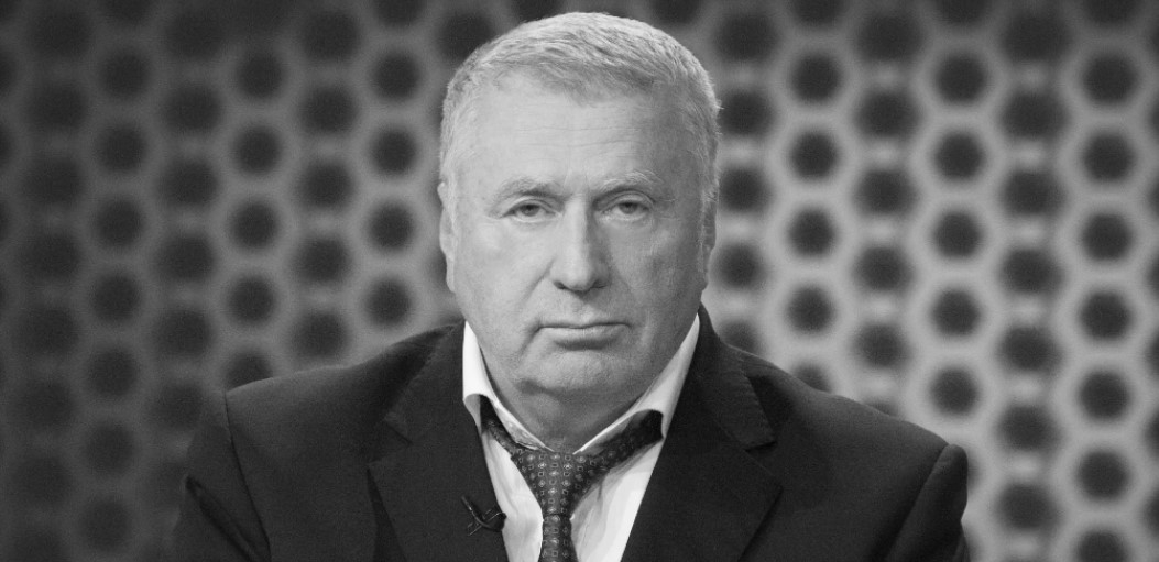 Сын Владимира Жириновского пришел на могилу отца
