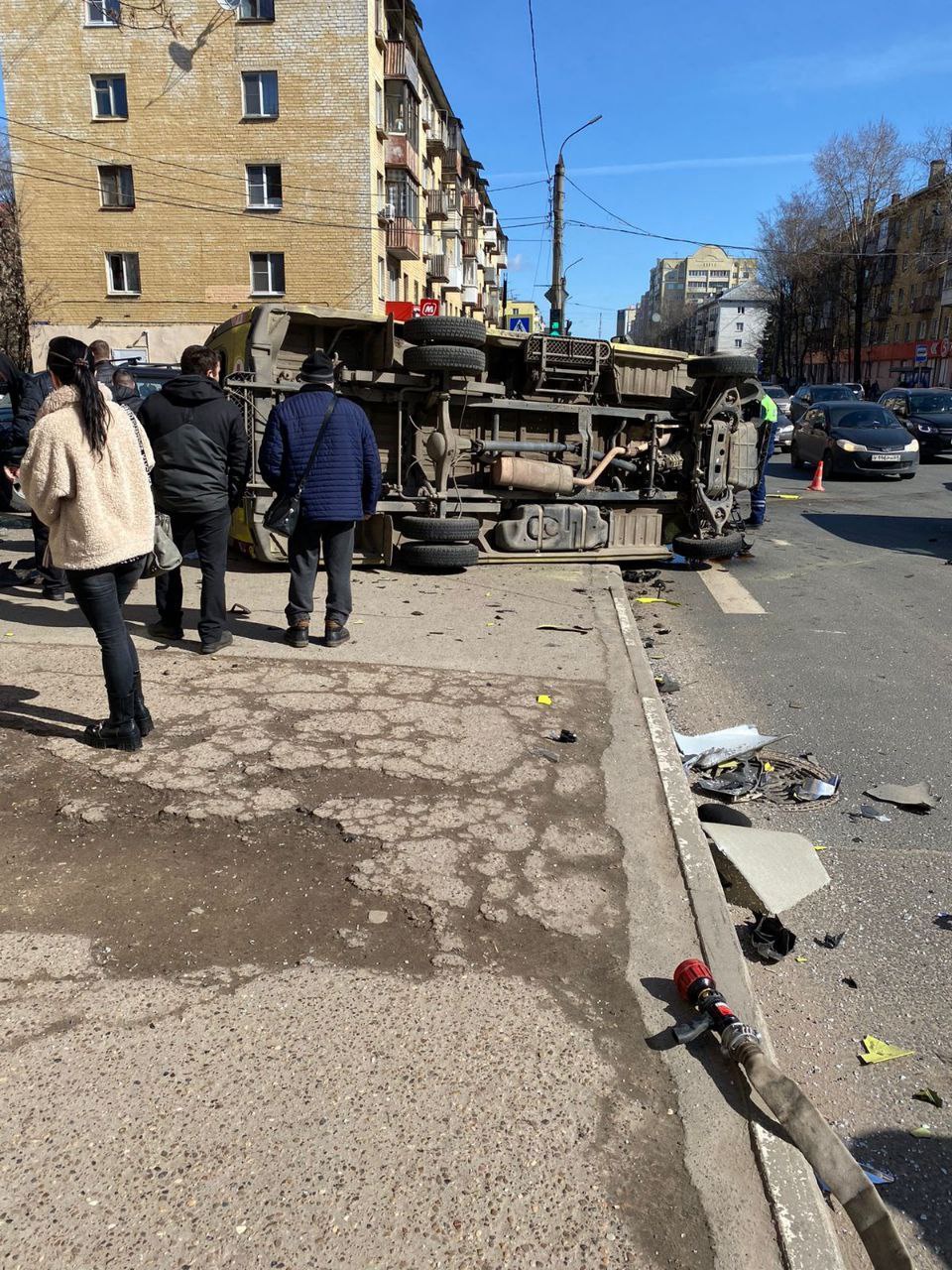 В результате ДТП с участием машины скорой помощи в Твери погиб один человек