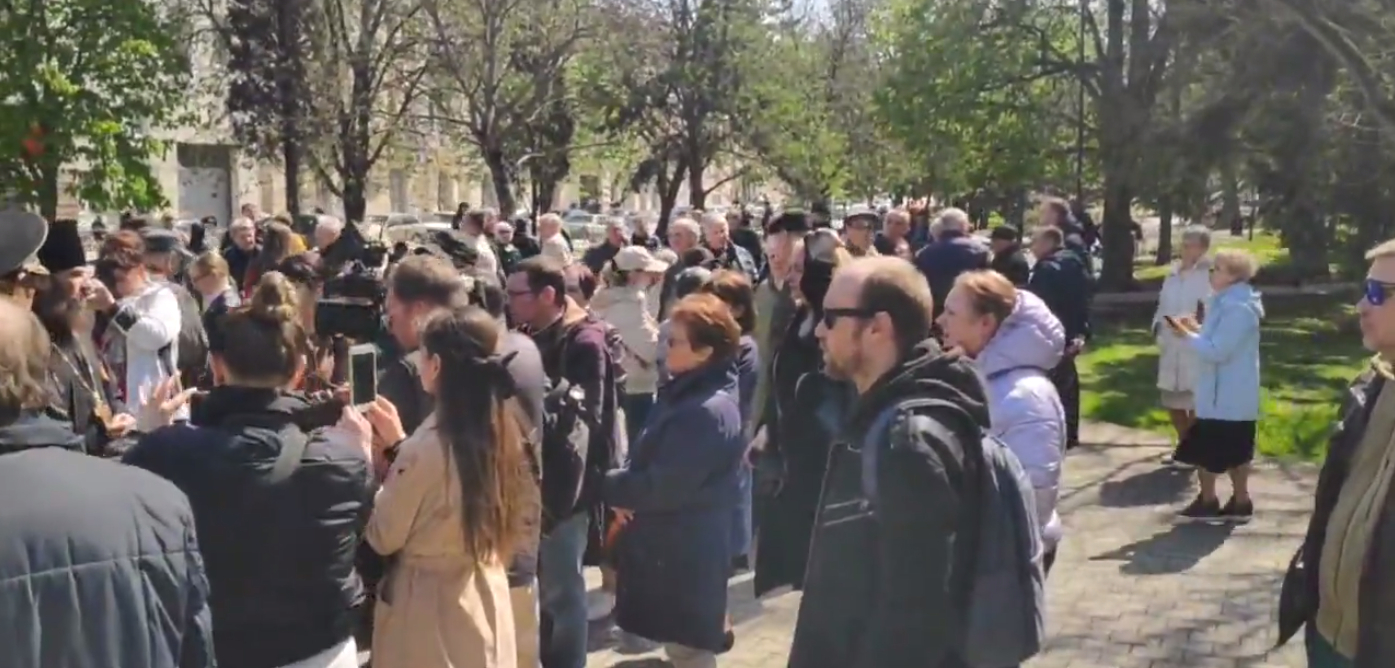 В Севастополе проходит акция прощания с крейсером «Москва»