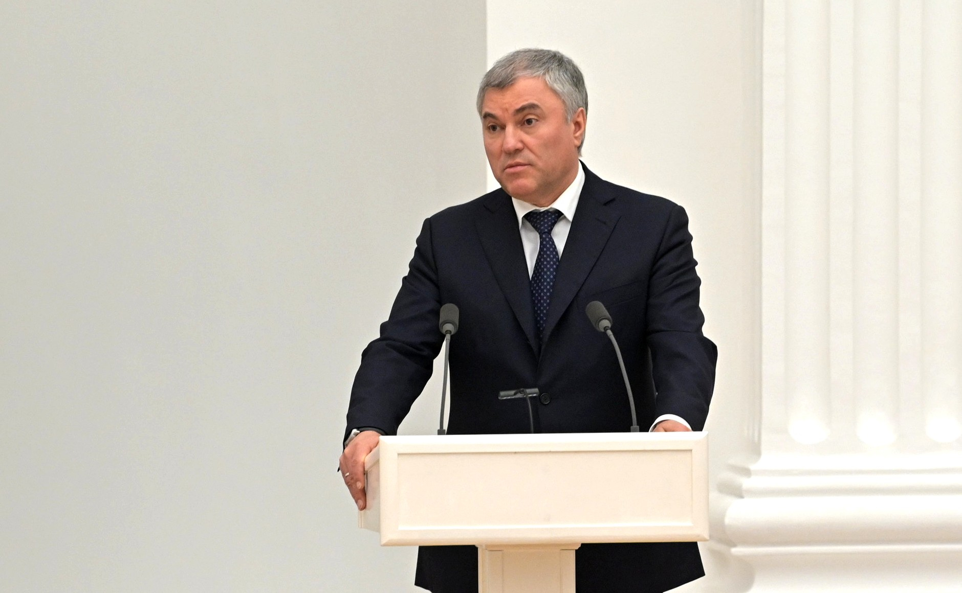 Володин: Зеленский своими высказываниями по переговорам хочет выиграть время