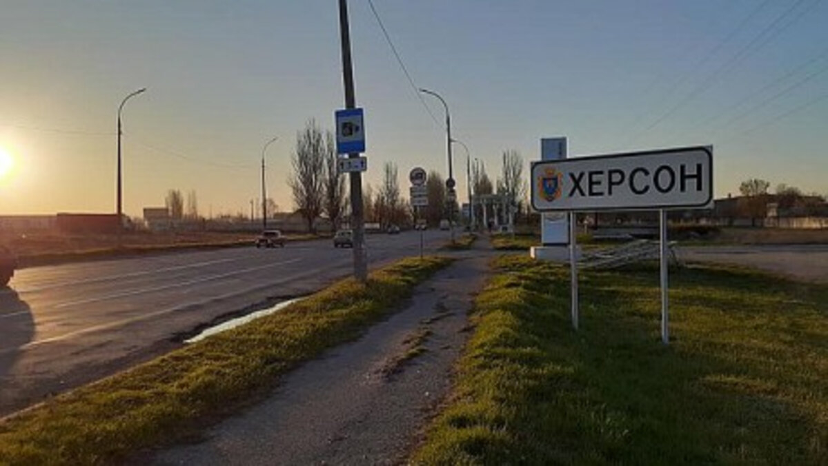 Над Вечным огнем в Херсоне теперь развевается Знамя Победы
