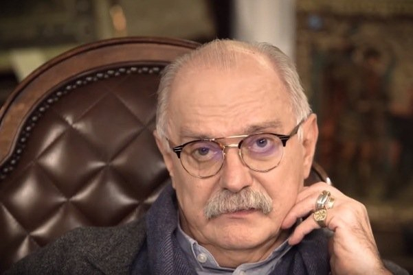 «Посмотрите на это лицо»: Михалков высмеял Бузову