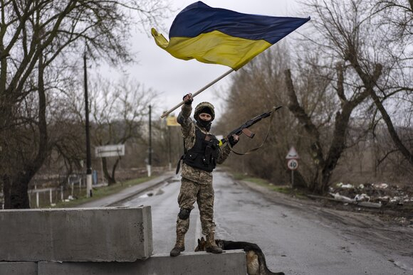 Украинские военные пригрозили отправить руководство страны на помойку за долги по зарплате