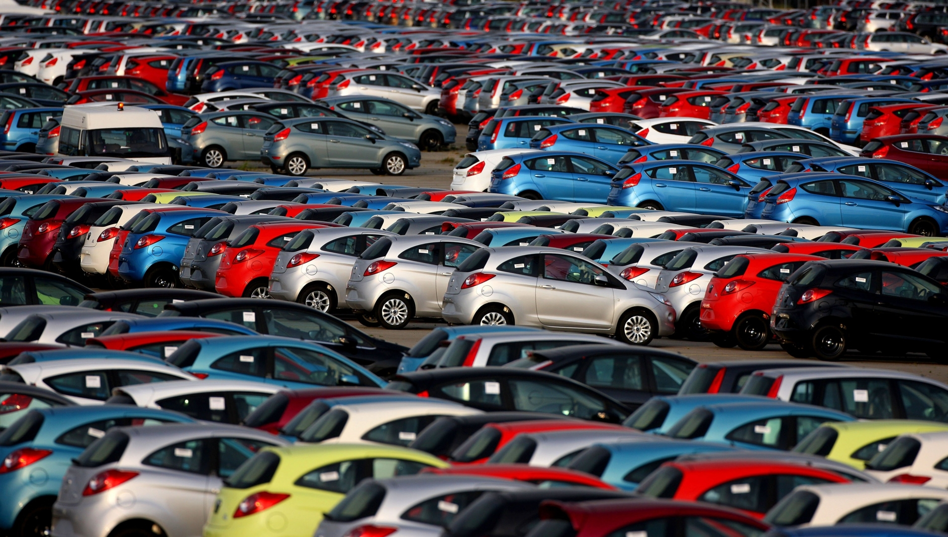 Прогнозируется снижение продаж легковых автомобилей в РФ
