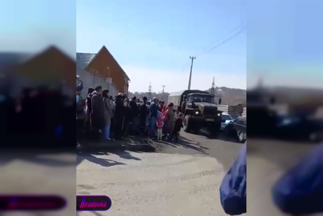 На Алтае аплодисментами встречают военнослужащих, возвращающихся со спецоперации на Украине
