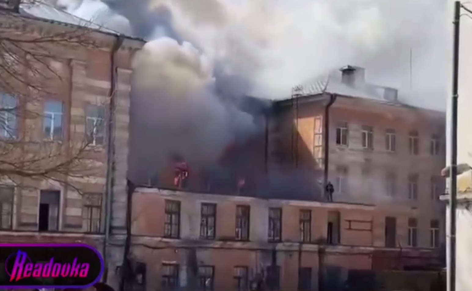 В Твери горит помещение Центрального НИИ войск ВКО 