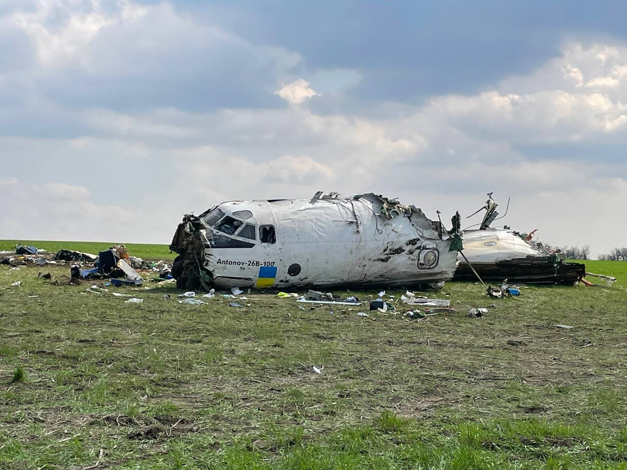 В Запорожской области упал украинский самолет Ан-26 гражданской авиации с пассажирами