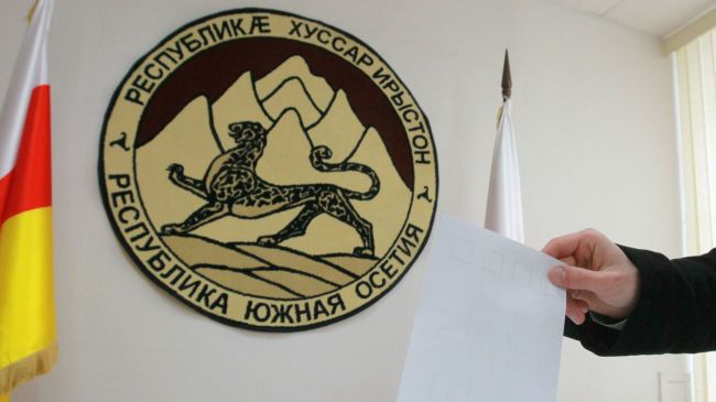 ВС Южной Осетии отменил решение о назначении второго тура выборов президента на 28 апреля