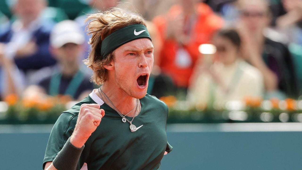 Россиянин Андрей Рублев победил Новака Джоковича в финале Serbia Open 2022 в Белграде