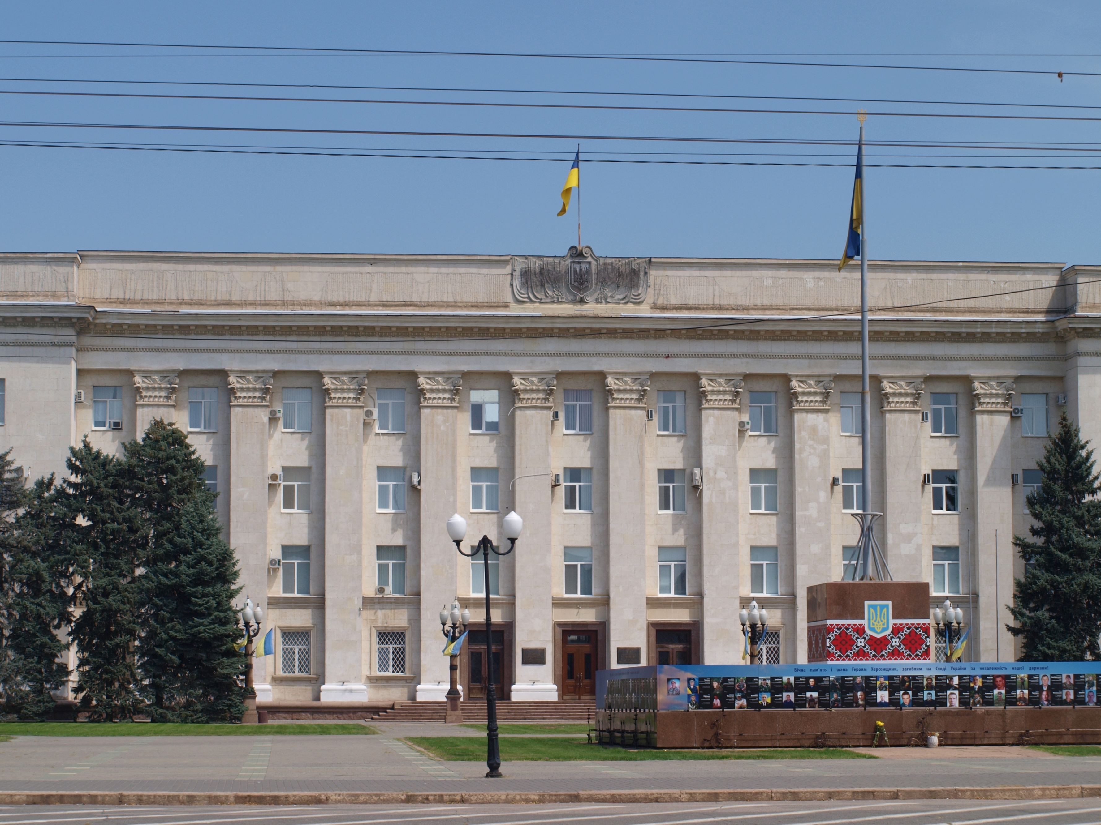 Солдаты РФ взяли под контроль здание Херсонского городского совета