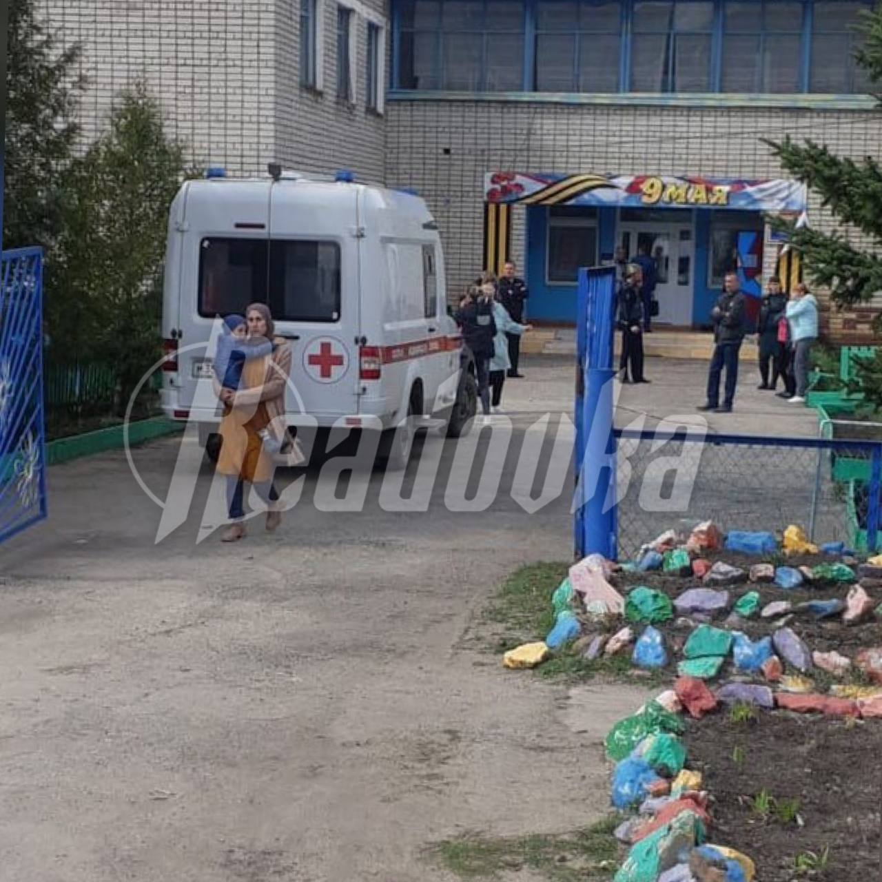 В поселке Вешкайма Ульяновской области неизвестный устроил стрельбу в детском саду