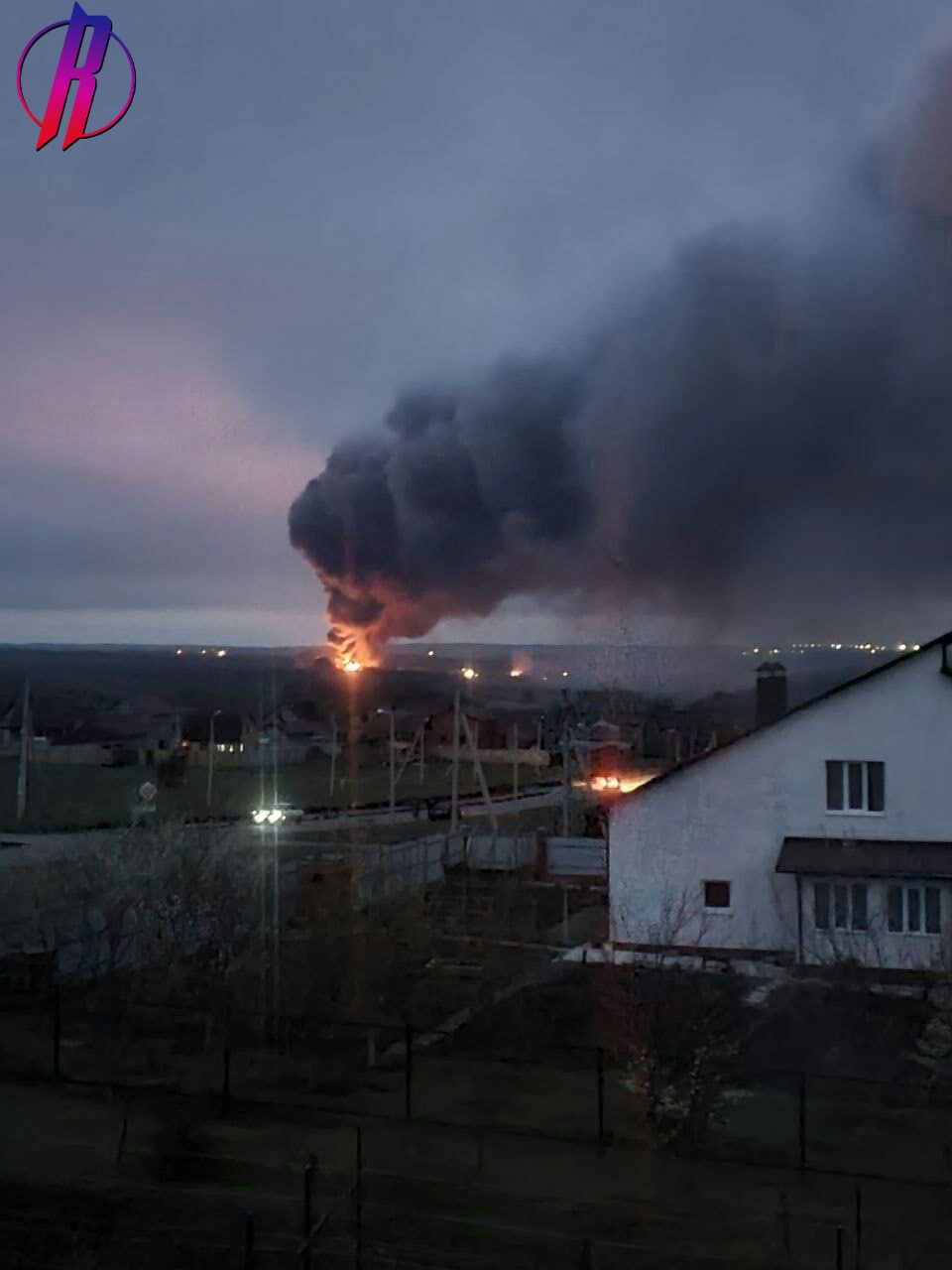 Крупный пожар произошел на складе боеприпасов в Белгородской области