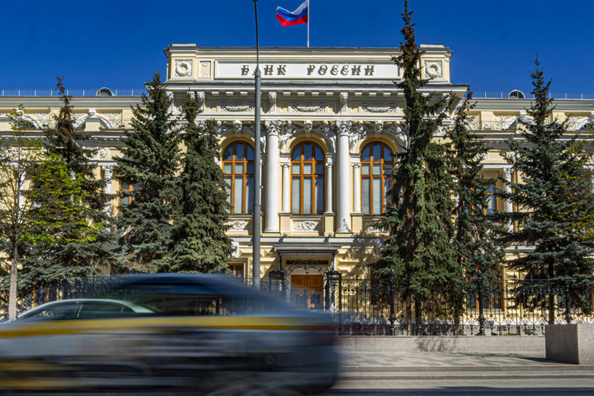 Центробанк снизил ключевую ставку с 17% до 14%