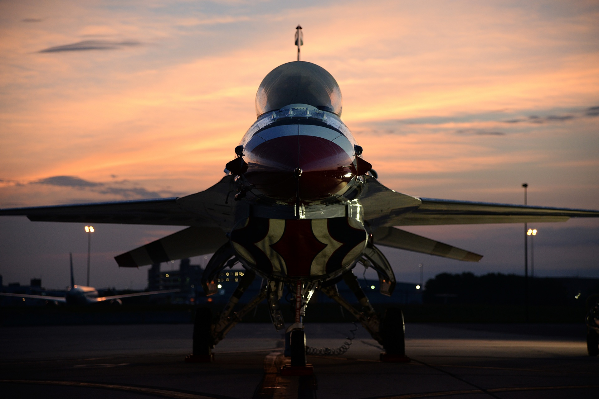Киев тайно отправил в США харьковских курсантов учиться летать на F-16
