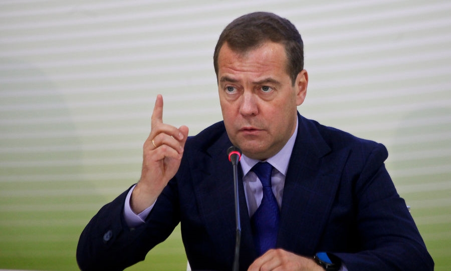 Медведев: в России примут закон о пребывании иностранцев в стране
