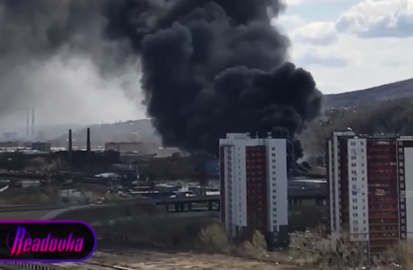 В Красноярске произошел крупный пожар на складе полиэтиленовых отходов