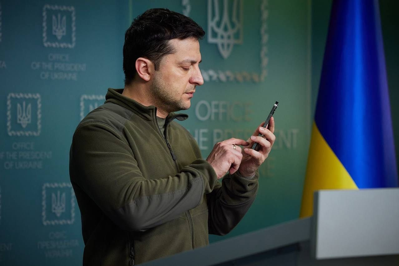 Зеленский: Россия должна вернуться к границам до 24 февраля и вернуть Крым