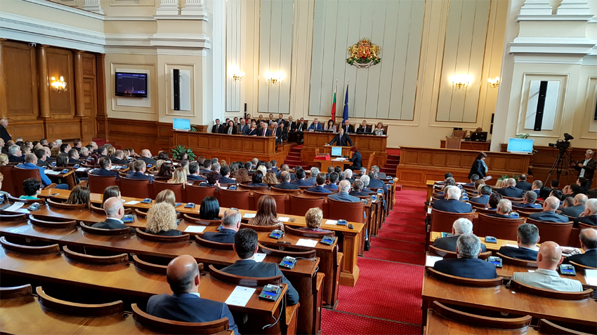 Парламент Болгарии проголосовал за предоставление помощи Украине