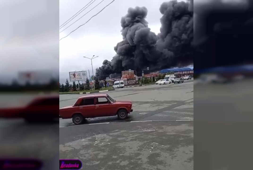 Во Владикавказе загорелся один из ангаров на рынке «Викалина»