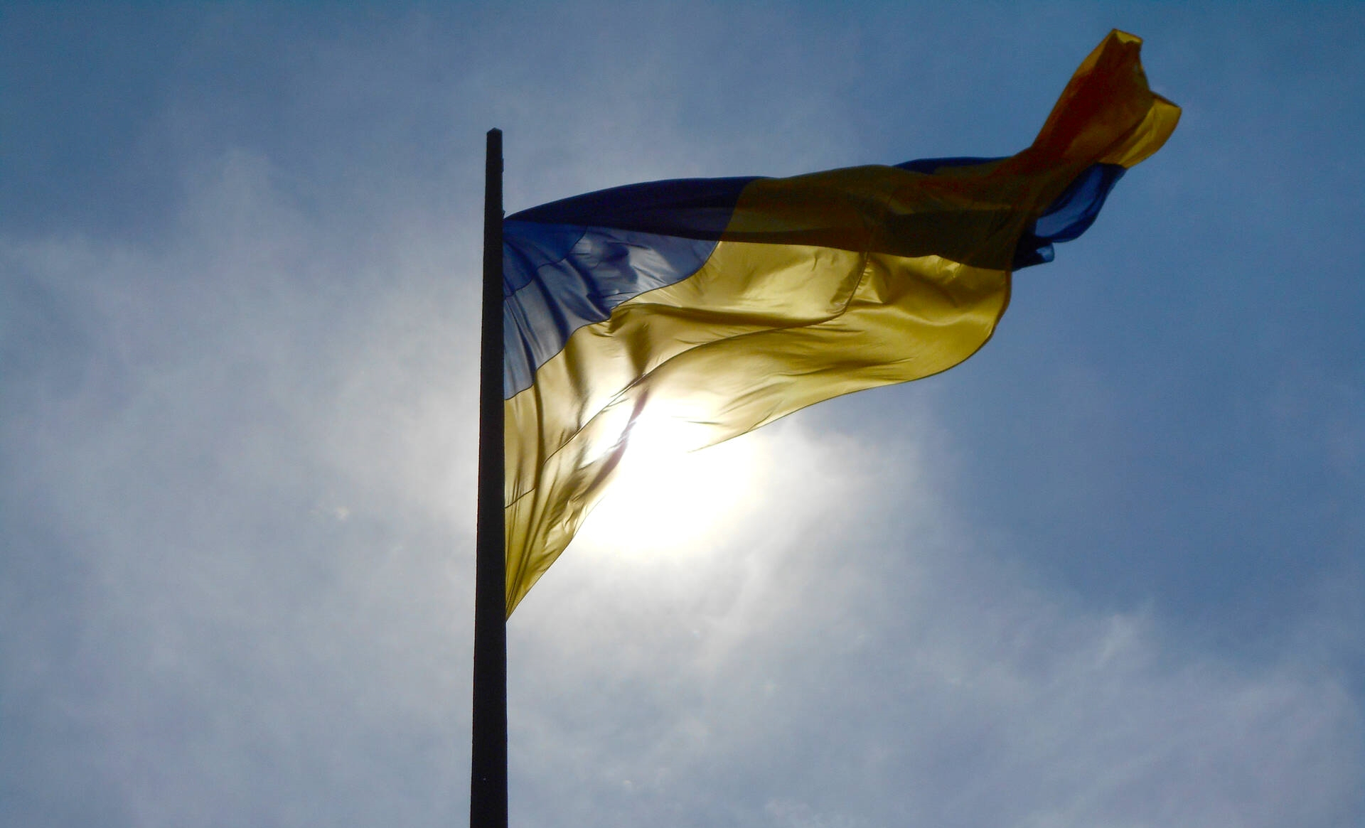 Власти Берлина запретили приносить украинский флаг на памятные шествия 8-9 мая