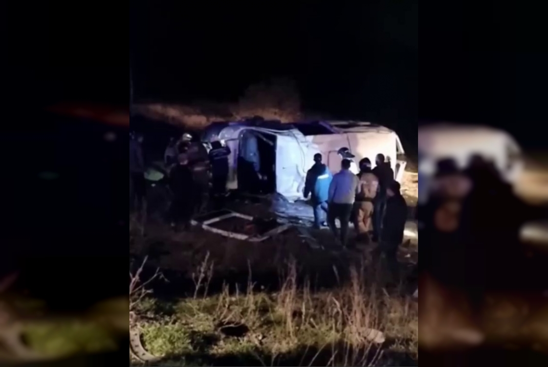 В Челябинской области перевернулся автобус c футбольными болельщиками