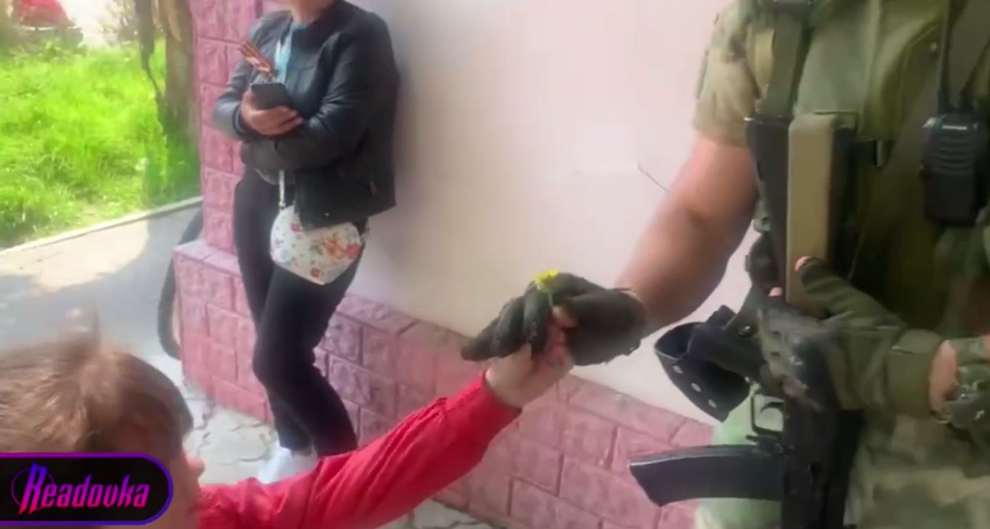 Девочка из Скадовска поблагодарила солдата ВС РФ за освобождение