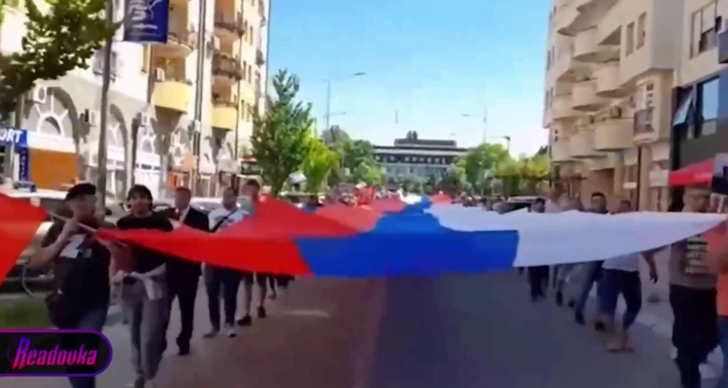 В Сербии развернули 100-метровый российско-сербский флаг