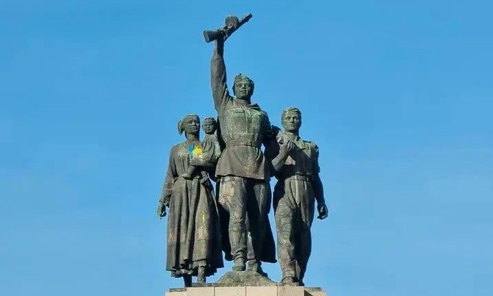 В Болгарии осквернили памятник Советской армии