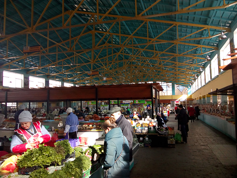 Рынки Херсона полны: полки забиты продуктами