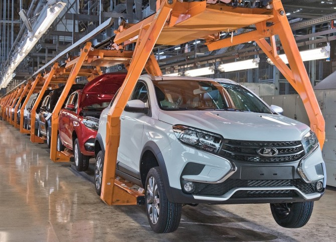 Продажи автомобилей «АвтоВАЗА» в апреле упали на 78%